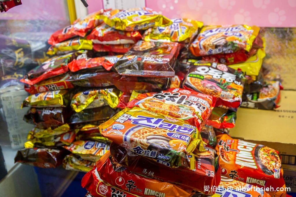 桃園夾娃娃機店推薦哪一間？優品娃娃屋（超過75台的夾娃娃機商場，各種娃娃、零食、生活用品等你瘋狂出貨充滿爽感）