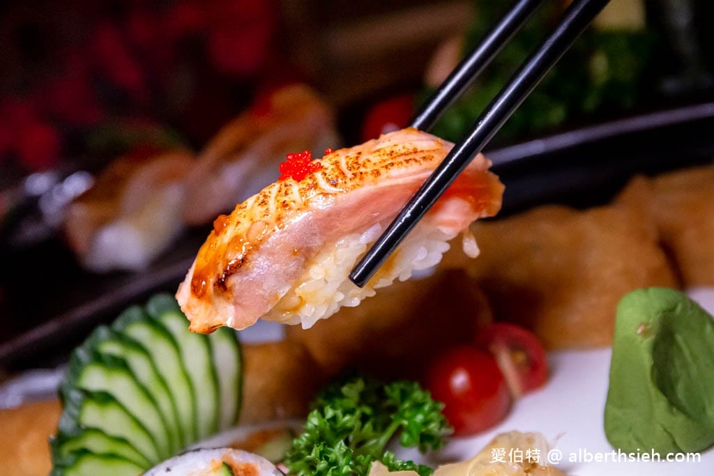 2023年菜外帶推薦．東街日本料理桃園旗艦店（超狂鹽烤手臂蝦，刺身，壽司，雞肉，佛跳牆以及酸菜白肉鍋通通有）