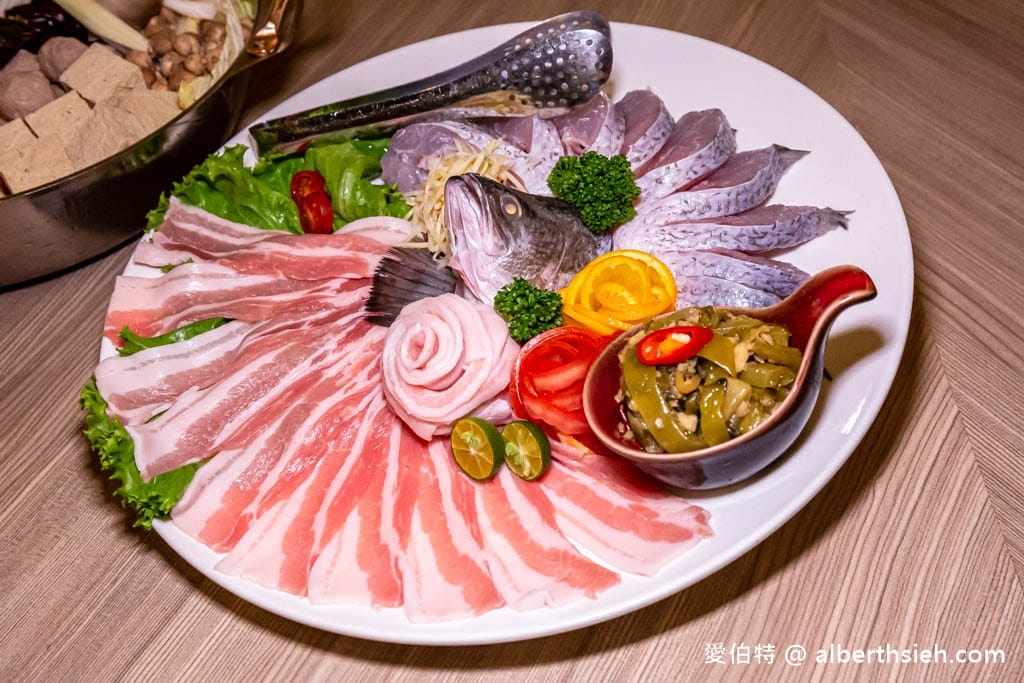 2023年菜外帶推薦．東街日本料理桃園旗艦店（超狂鹽烤手臂蝦，刺身，壽司，雞肉，佛跳牆以及酸菜白肉鍋通通有）