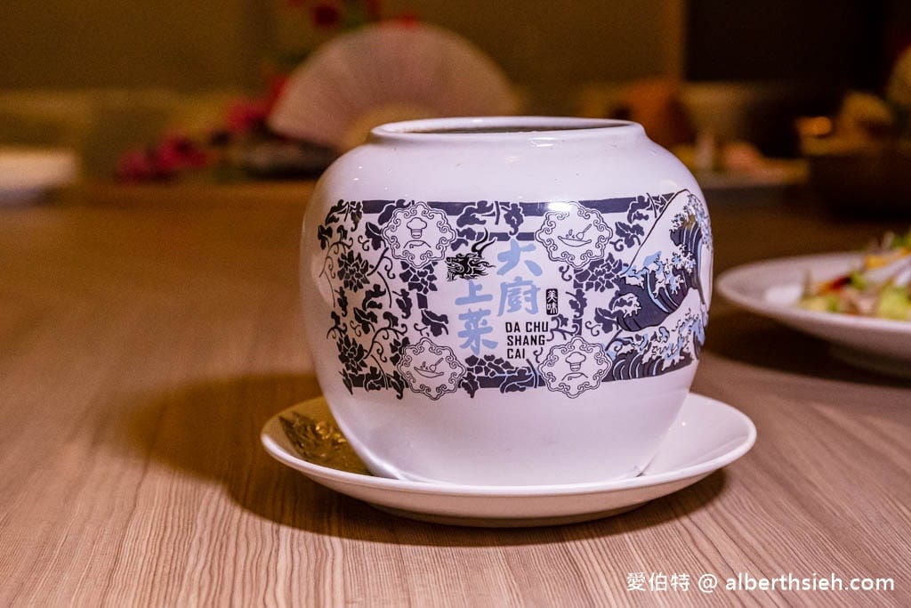 2023年菜外帶推薦．東街日本料理桃園旗艦店（超狂鹽烤手臂蝦，刺身，壽司，雞肉，佛跳牆以及酸菜白肉鍋通通有）