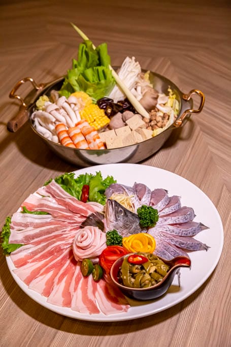 2023年菜外帶推薦．東街日本料理桃園旗艦店（超狂鹽烤手臂蝦，刺身，壽司，雞肉，佛跳牆以及酸菜白肉鍋通通有）