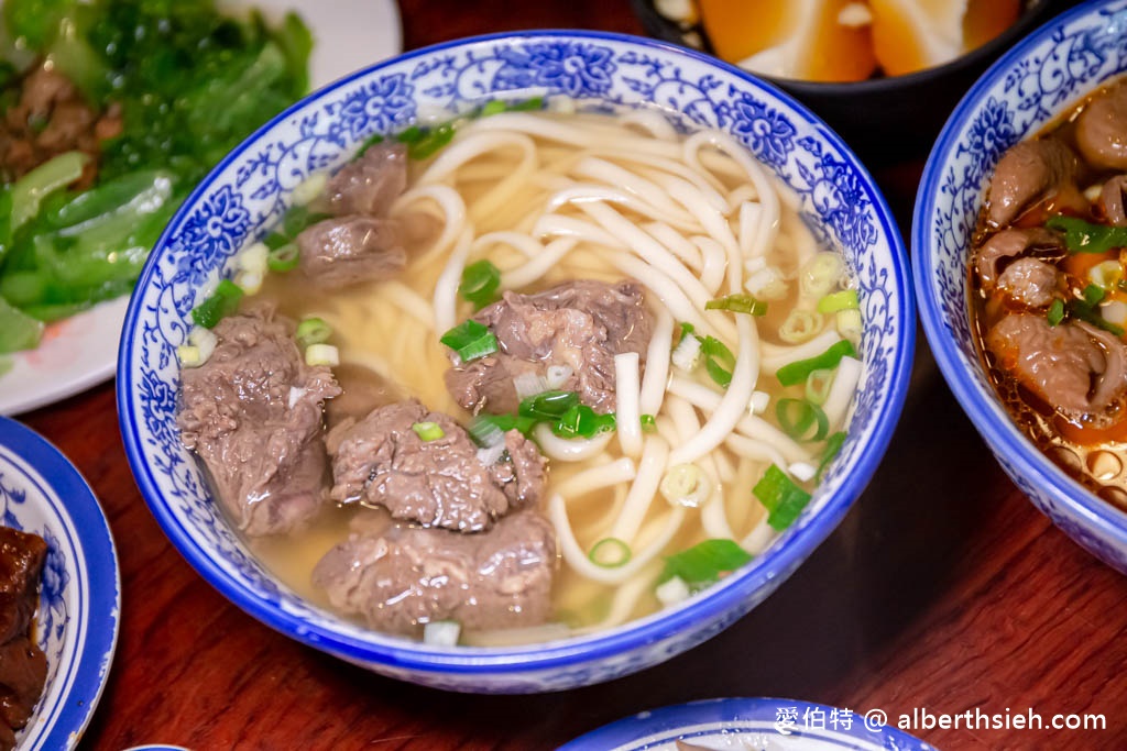 苗栗苑裡大鼎夏荷牛肉麵館（只營業3小時，水上豪宅玻璃屋還可豆花免費吃到飽） @愛伯特