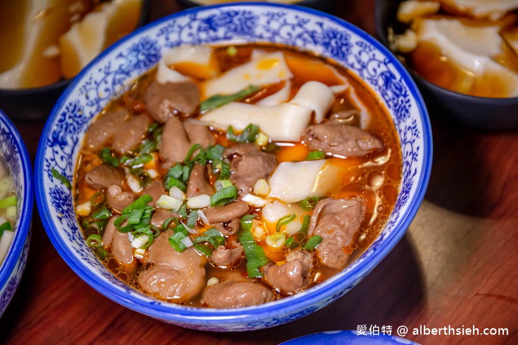 苗栗苑裡大鼎夏荷牛肉麵館（只營業3小時，水上豪宅玻璃屋還可豆花免費吃到飽） @愛伯特