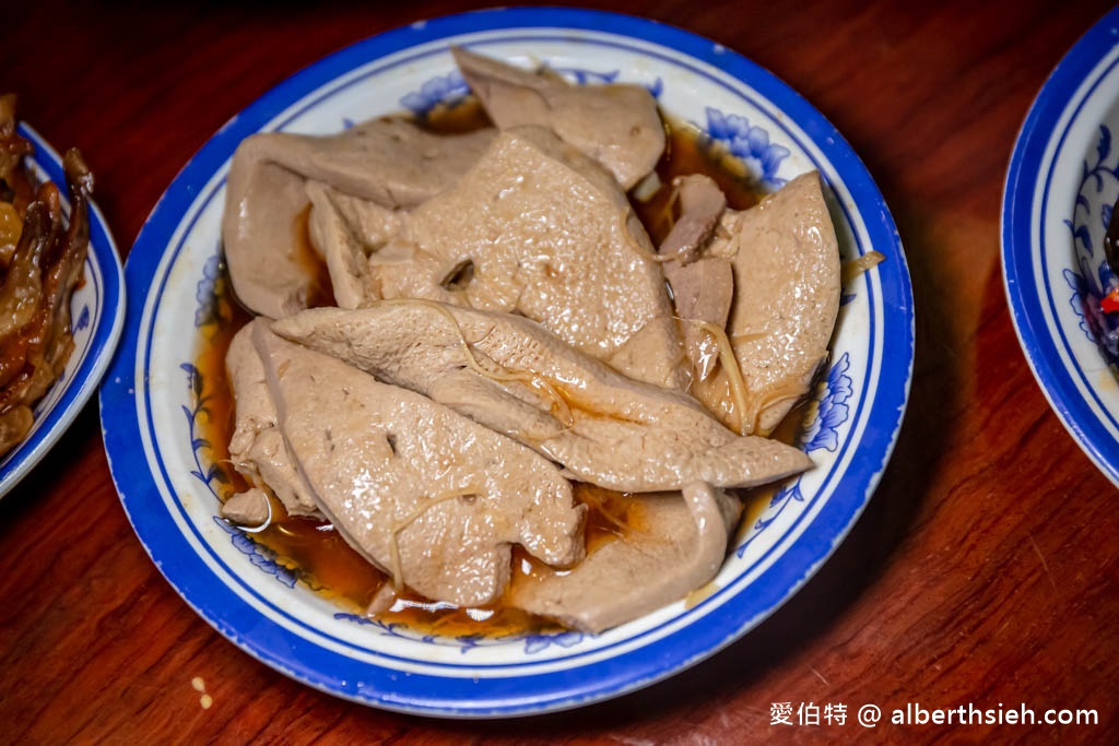 苗栗苑裡大鼎夏荷牛肉麵館（只營業3小時，水上豪宅玻璃屋還可豆花免費吃到飽） @愛伯特