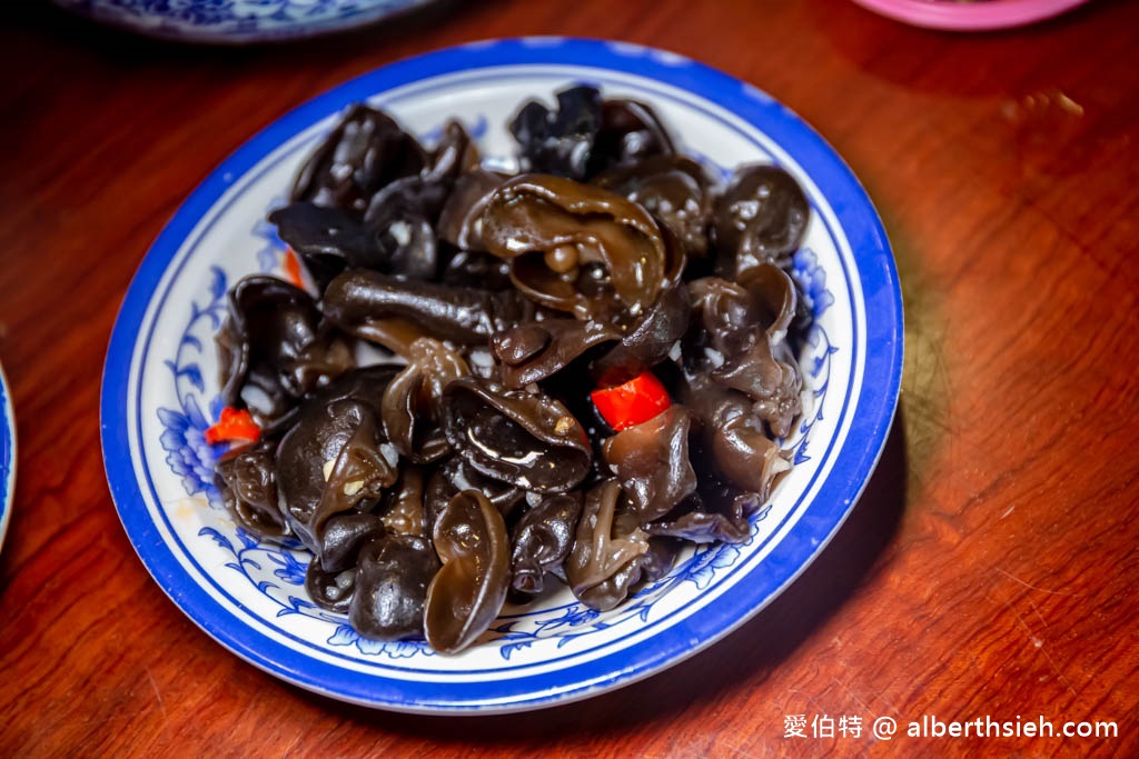 苗栗苑裡大鼎夏荷牛肉麵館（只營業3小時，水上豪宅玻璃屋還可豆花免費吃到飽） @愛伯特