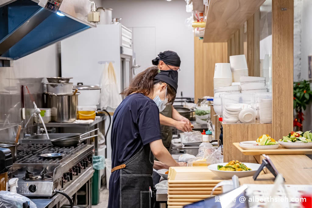 本物洋食埔心店．桃園楊梅美食（CP值超高平價美食100元起，咖哩義大利麵都好吃，埔心火車站前） @愛伯特