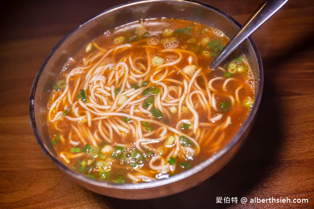 老皮牛肉麵華亞店．桃園龜山美食（低消90元內用薑汁豆花、豆漿吃到飽） @愛伯特