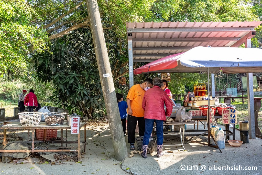 高雄田寮景點．中寮山蓮花亭觀景台（置高點居高臨下俯視南二高，月世界地形，高屏美景盡收眼裡） @愛伯特