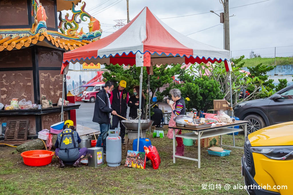 桃園土地公廟宇．蘆竹海福宮（可求金雞母，還有下金蛋的金雞母，金元寶座椅可拍照） @愛伯特