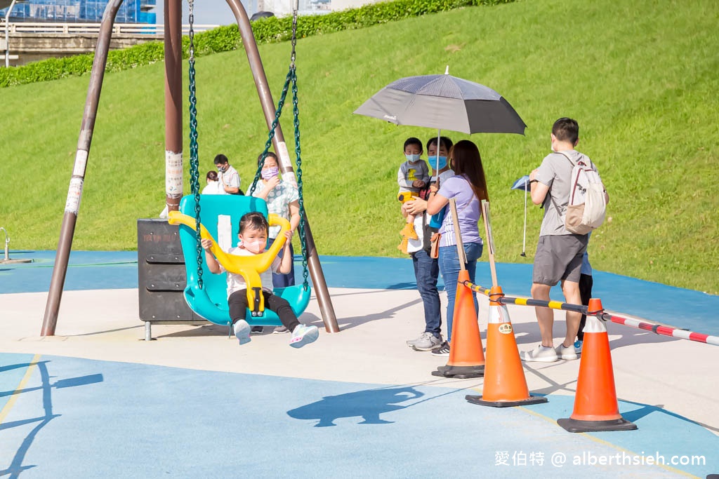 新北大都會公園熊猴森樂園．三重捷運站親子景點（全世界最大共融式堤坡滑梯樂園，31座特色溜滑梯） @愛伯特