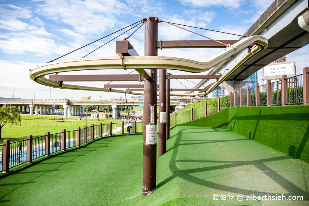 新北大都會公園熊猴森樂園．三重捷運站親子景點（全世界最大共融式堤坡滑梯樂園，31座特色溜滑梯） @愛伯特