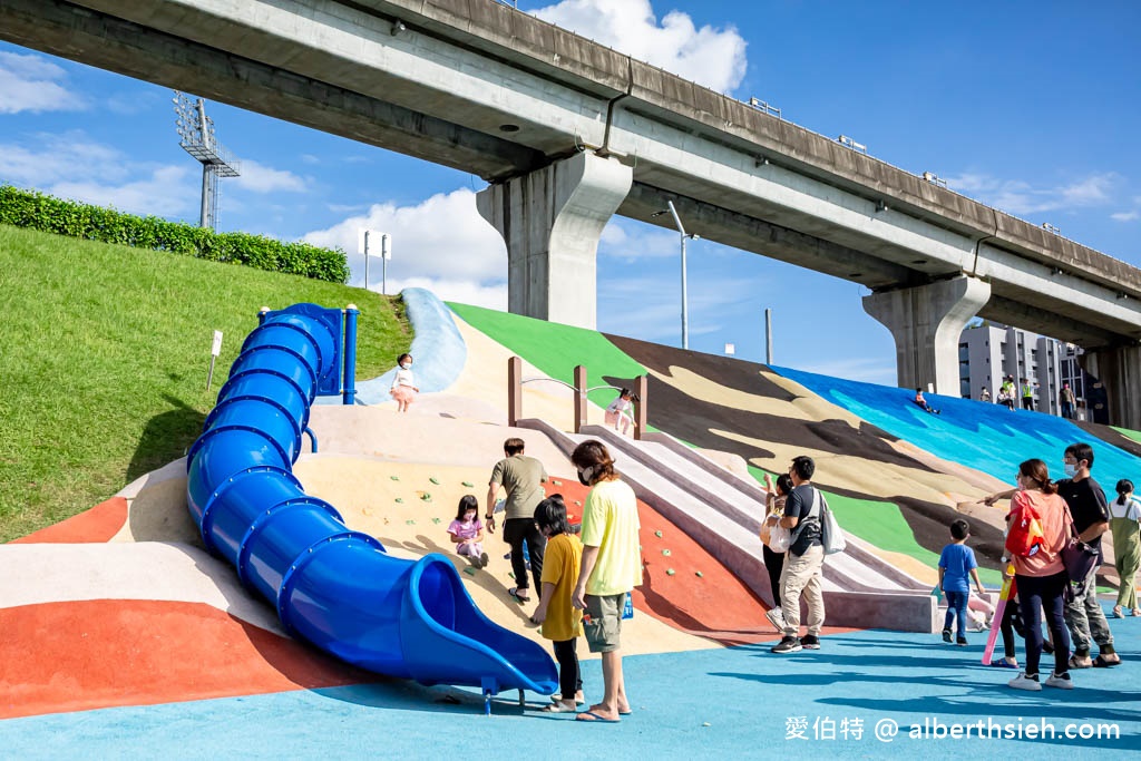 新北大都會公園熊猴森樂園．三重捷運站親子景點（全世界最大共融式堤坡滑梯樂園，31座特色溜滑梯） @愛伯特