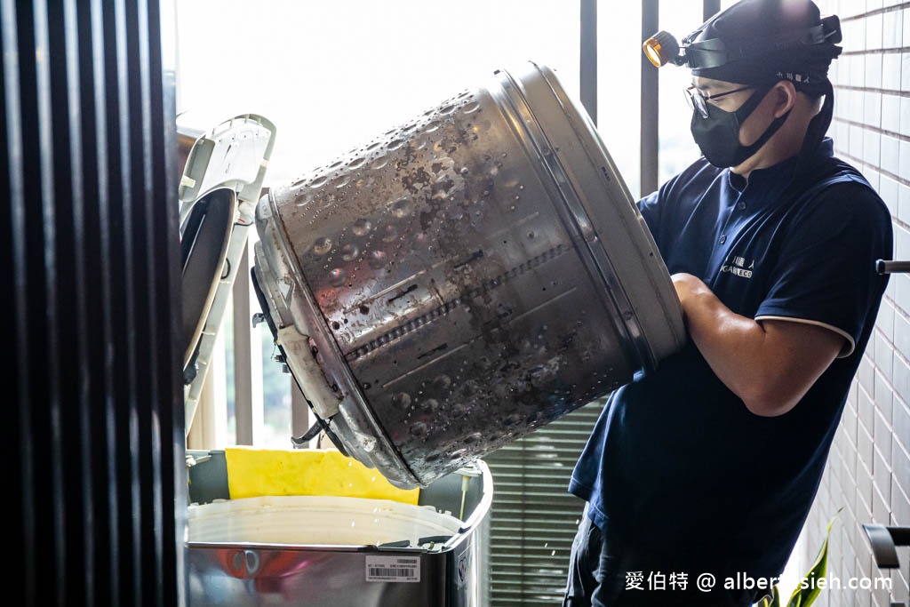 洗衣機真的有那麼髒？只靠洗衣機清洗劑絕對不夠！開箱五年沒洗的洗衣機 FT.小川職人洗衣機清洗 @愛伯特