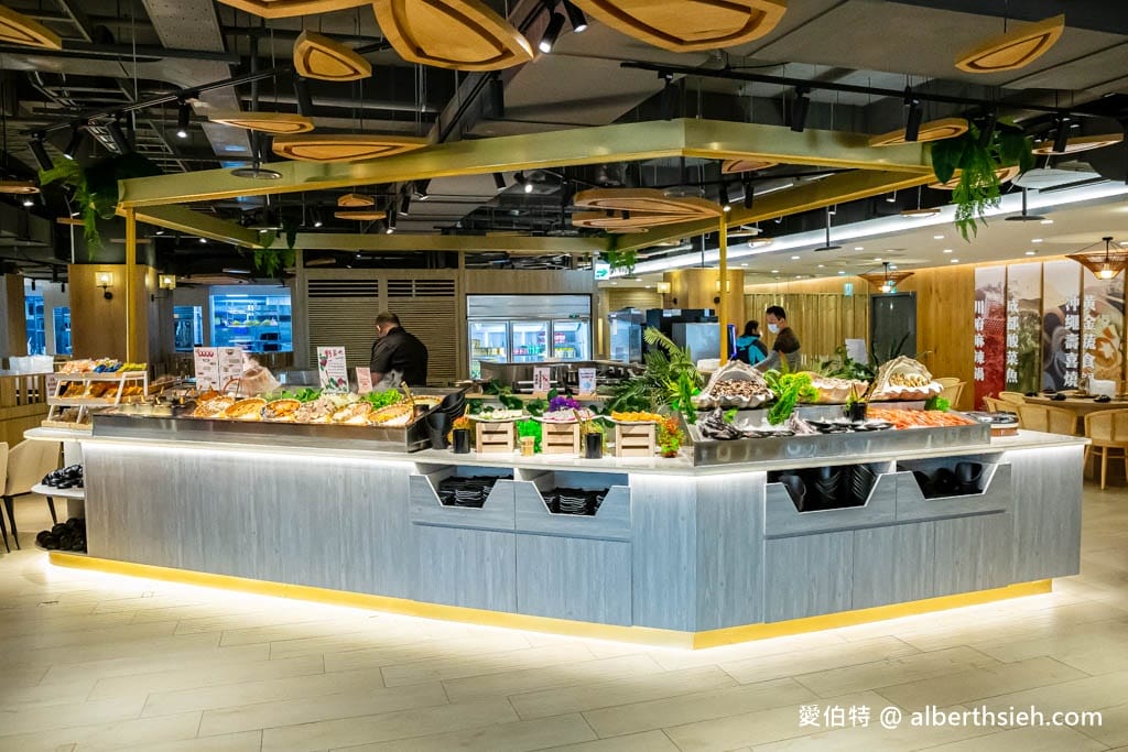 中壢大時鐘美食．超夯川麻辣鍋火鍋吃到飽（超彭湃自助吧搭配鮮甜的肉品海鮮讓你無限狂吃）