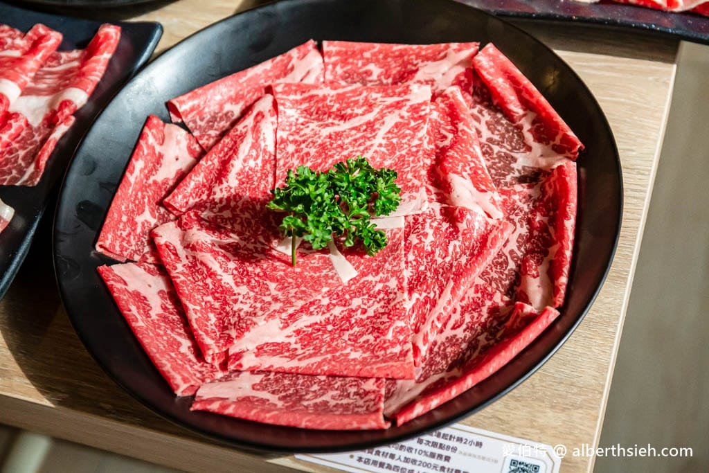 中壢大時鐘美食．超夯川麻辣鍋火鍋吃到飽（超彭湃自助吧搭配鮮甜的肉品海鮮讓你無限狂吃）