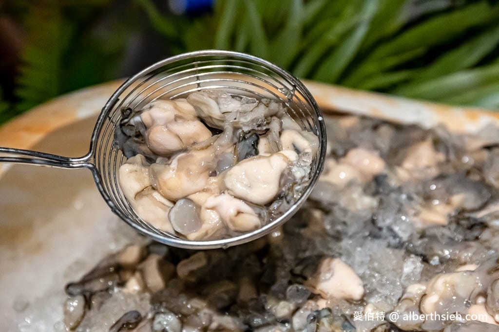 中壢大時鐘美食．超夯川麻辣鍋火鍋吃到飽（超彭湃自助吧搭配鮮甜的肉品海鮮讓你無限狂吃）