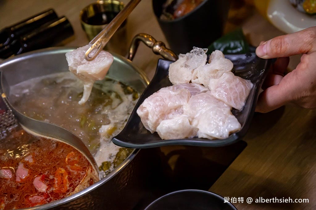 中壢大時鐘美食．超夯川麻辣鍋火鍋吃到飽（超彭湃自助吧搭配鮮甜的肉品海鮮讓你無限狂吃）