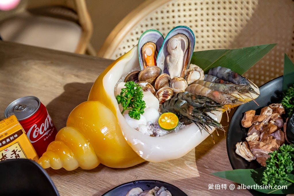 中壢大時鐘美食．超夯川麻辣鍋火鍋吃到飽（超彭湃自助吧搭配鮮甜的肉品海鮮讓你無限狂吃）