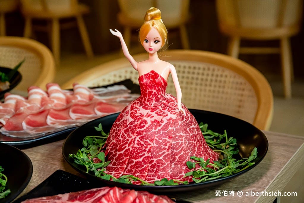 中壢大時鐘美食．超夯川麻辣鍋火鍋吃到飽（超彭湃自助吧搭配鮮甜的肉品海鮮讓你無限狂吃）