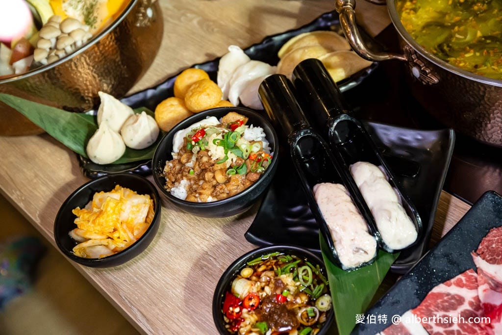 中壢大時鐘美食．超夯川麻辣鍋火鍋吃到飽（超彭湃自助吧搭配鮮甜的肉品海鮮讓你無限狂吃）