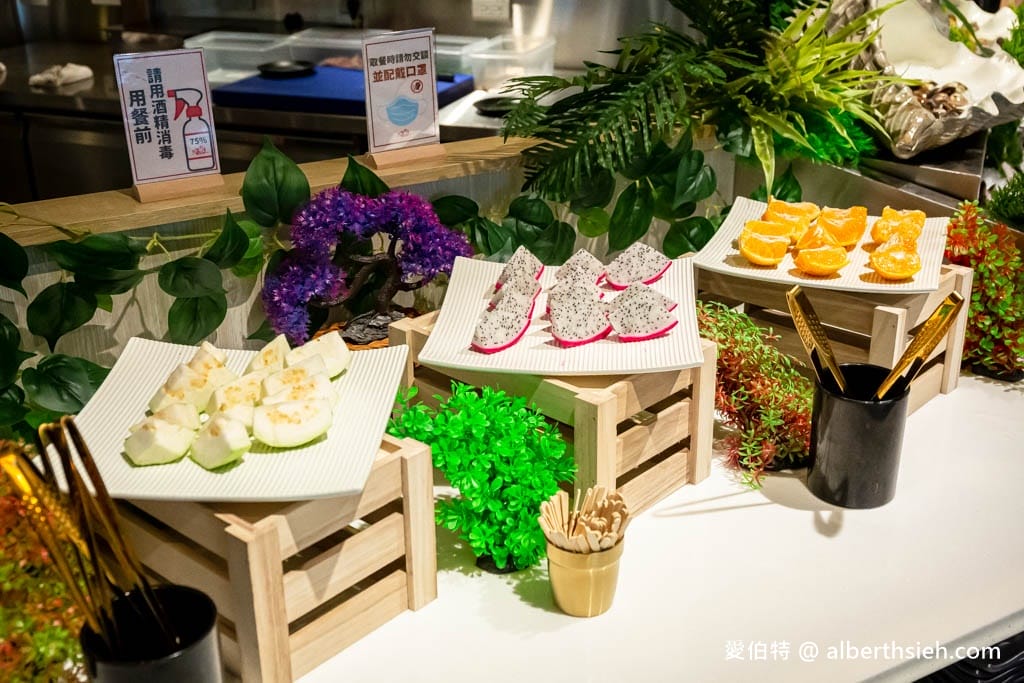 中壢大時鐘美食．超夯川麻辣鍋火鍋吃到飽（超彭湃自助吧搭配鮮甜的肉品海鮮讓你無限狂吃）