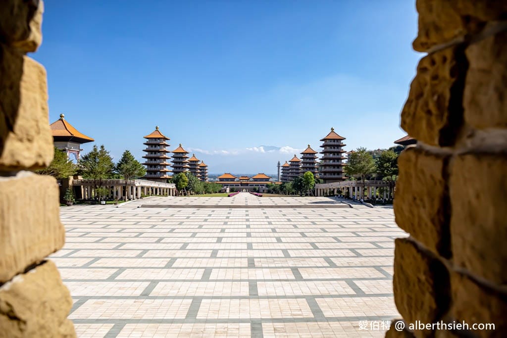 佛光山佛陀紀念館．高雄大樹景點（全台最大佛教道場，擁有全世界最大最高的青銅坐佛）