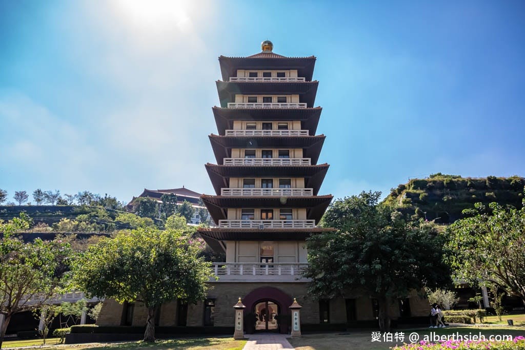 佛光山佛陀紀念館．高雄大樹景點（全台最大佛教道場，擁有全世界最大最高的青銅坐佛）