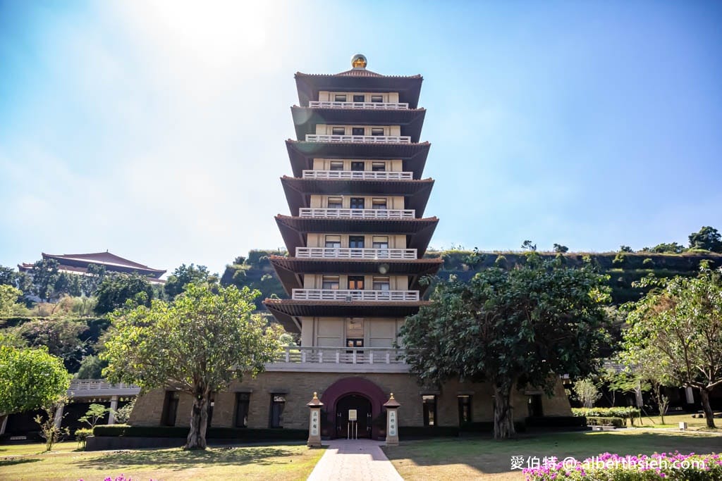 佛光山佛陀紀念館．高雄大樹景點（全台最大佛教道場，擁有全世界最大最高的青銅坐佛）