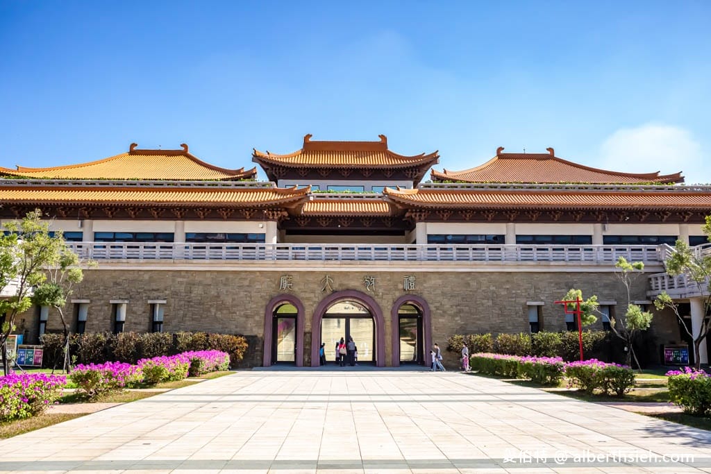 佛光山佛陀紀念館．高雄大樹景點（全台最大佛教道場，擁有全世界最大最高的青銅坐佛）