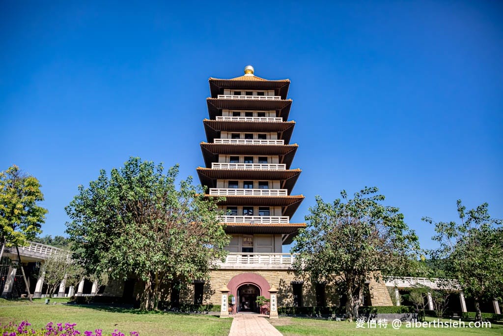 佛光山佛陀紀念館．高雄大樹景點（全台最大佛教道場，擁有全世界最大最高的青銅坐佛）