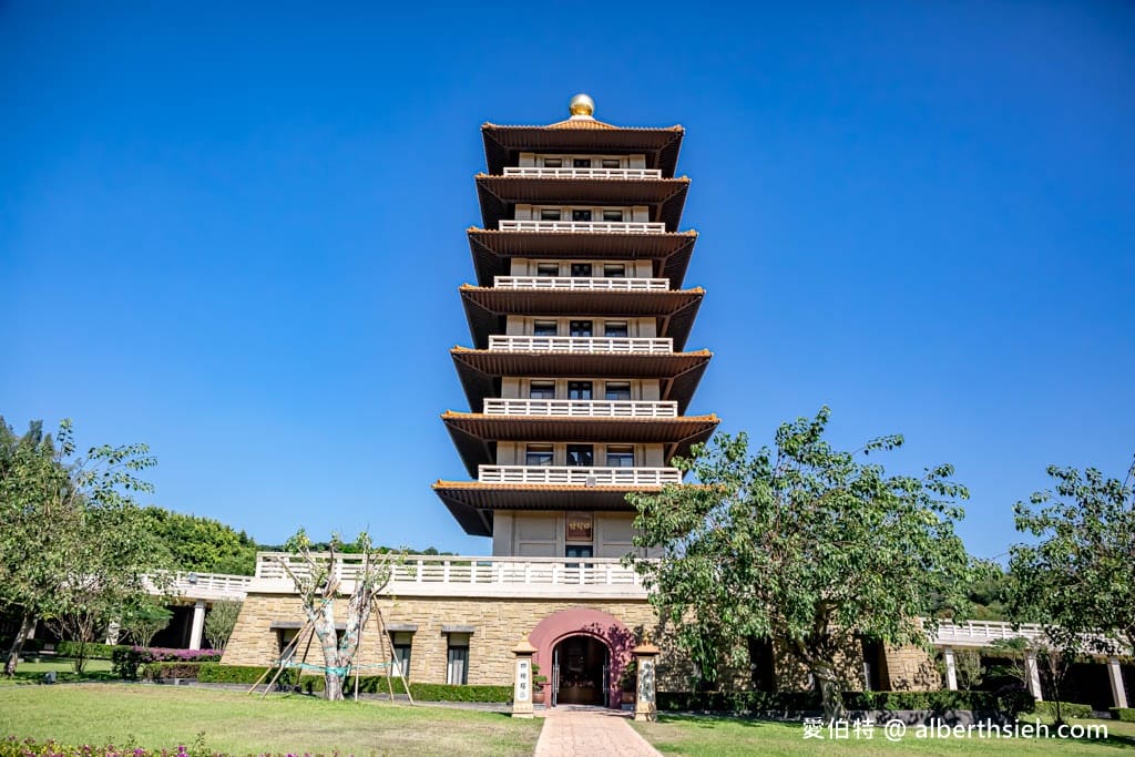 佛光山佛陀紀念館．高雄大樹景點（全台最大佛教道場，擁有全世界最大最高的青銅坐佛）