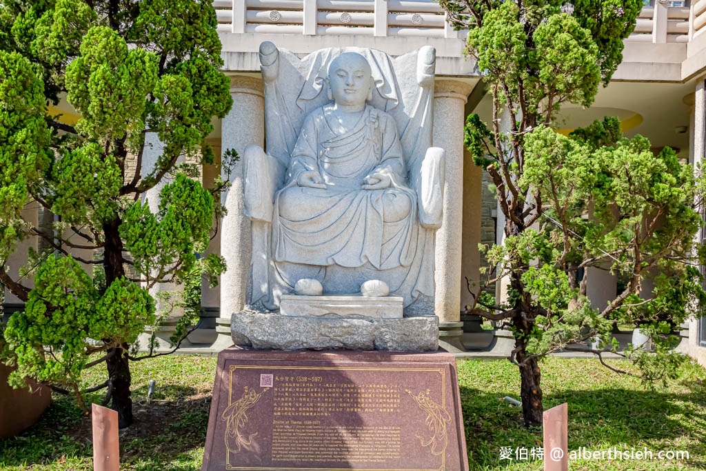 佛光山佛陀紀念館．高雄大樹景點（全台最大佛教道場，擁有全世界最大最高的青銅坐佛） @愛伯特