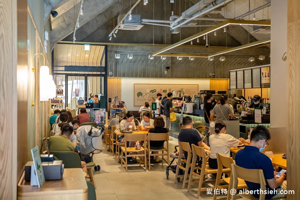 星巴克中埔穀倉門市．嘉義中埔穀倉農創園區（45年農會老穀倉變身成為特色咖啡館）