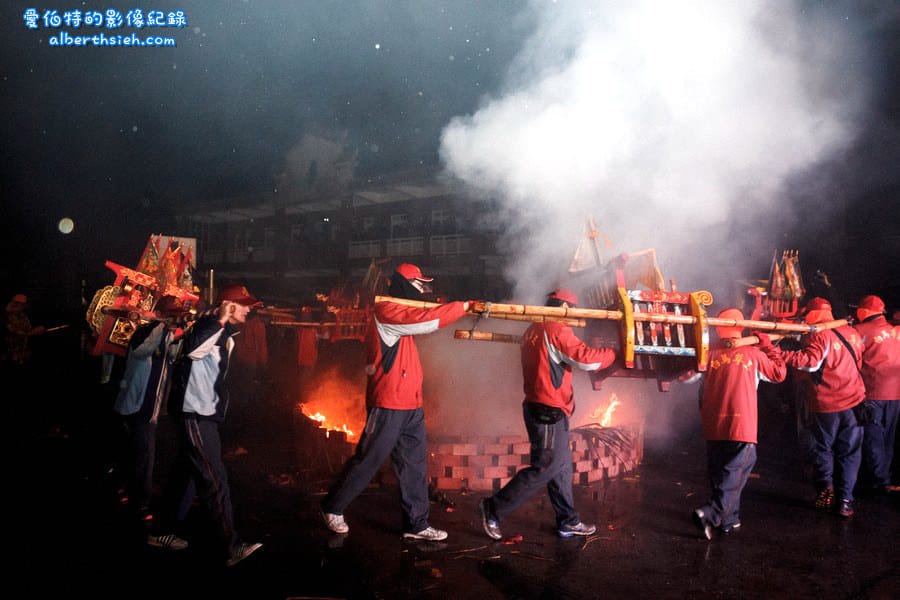 馬祖北竿.擺暝文化祭(神明也要過年,燒馬糧扛乩神轎遶境超熱鬧) - 第53張圖 馬祖北竿.擺暝文化祭(神明也要過年,燒馬糧扛乩神轎遶境超熱鬧)