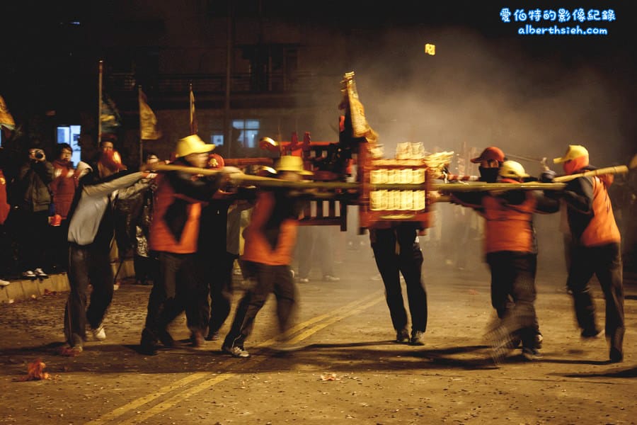 馬祖北竿.擺暝文化祭(神明也要過年,燒馬糧扛乩神轎遶境超熱鬧) - 第44張圖 馬祖北竿.擺暝文化祭(神明也要過年,燒馬糧扛乩神轎遶境超熱鬧)