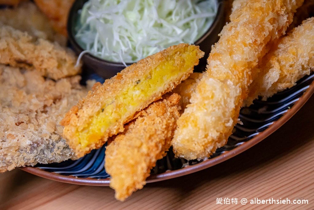 肉咖先生咖哩揚物.桃園平鎮美食(咖喱香濃美味,炸物唐揚雞豬排更是夠厚夠嫩夠有汁) - 第15張圖 肉咖先生咖哩揚物.桃園平鎮美食(咖喱香濃美味,炸物唐揚雞豬排更是夠厚夠嫩夠有汁)