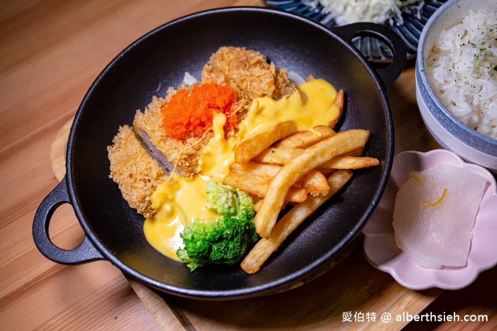 肉咖先生咖哩揚物.桃園平鎮美食(咖喱香濃美味,炸物唐揚雞豬排更是夠厚夠嫩夠有汁) - 第25張圖 肉咖先生咖哩揚物.桃園平鎮美食(咖喱香濃美味,炸物唐揚雞豬排更是夠厚夠嫩夠有汁)