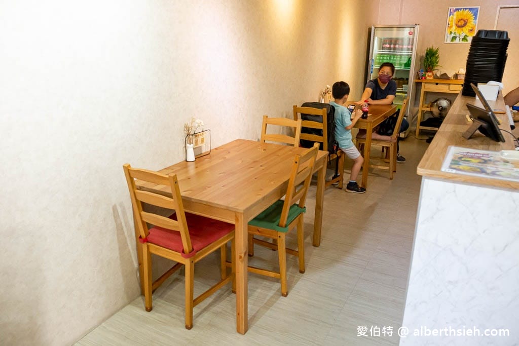 肉咖先生咖哩揚物.桃園平鎮美食(咖喱香濃美味,炸物唐揚雞豬排更是夠厚夠嫩夠有汁) - 第7張圖 肉咖先生咖哩揚物.桃園平鎮美食(咖喱香濃美味,炸物唐揚雞豬排更是夠厚夠嫩夠有汁)