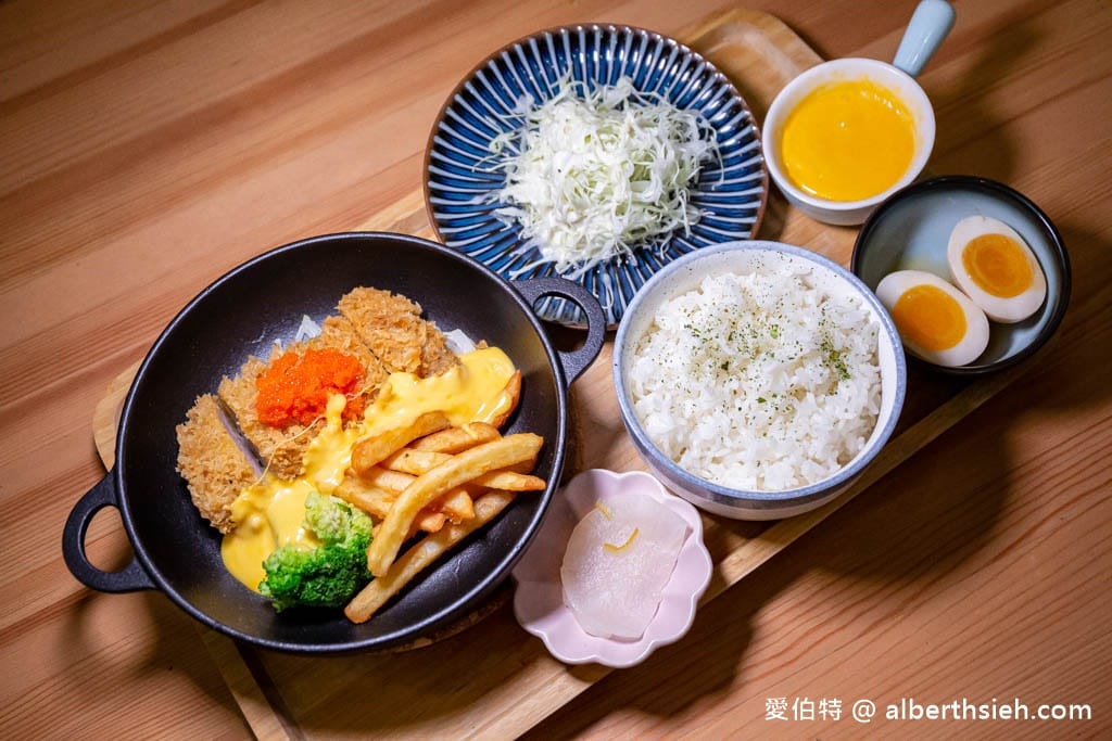 肉咖先生咖哩揚物.桃園平鎮美食(咖喱香濃美味,炸物唐揚雞豬排更是夠厚夠嫩夠有汁) - 第23張圖 肉咖先生咖哩揚物.桃園平鎮美食(咖喱香濃美味,炸物唐揚雞豬排更是夠厚夠嫩夠有汁)