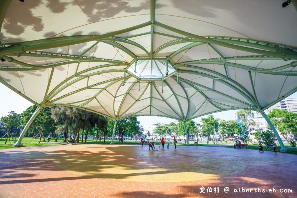 桃園中壢景點．龍岡森林公園（兒童遊樂區、大草原、樹木、乾淨的空氣，適合全家出遊的好去處）