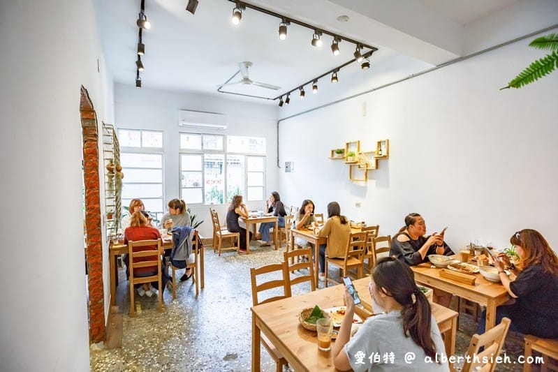 阿含thai．龍岡忠貞市場美食（文青風格的泰式料理，酸辣海鮮炒MAMA麵好好吃）