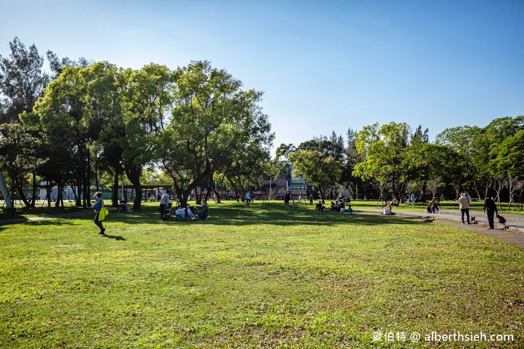 桃園中壢景點．龍岡森林公園（兒童遊樂區、大草原、樹木、乾淨的空氣，適合全家出遊的好去處）