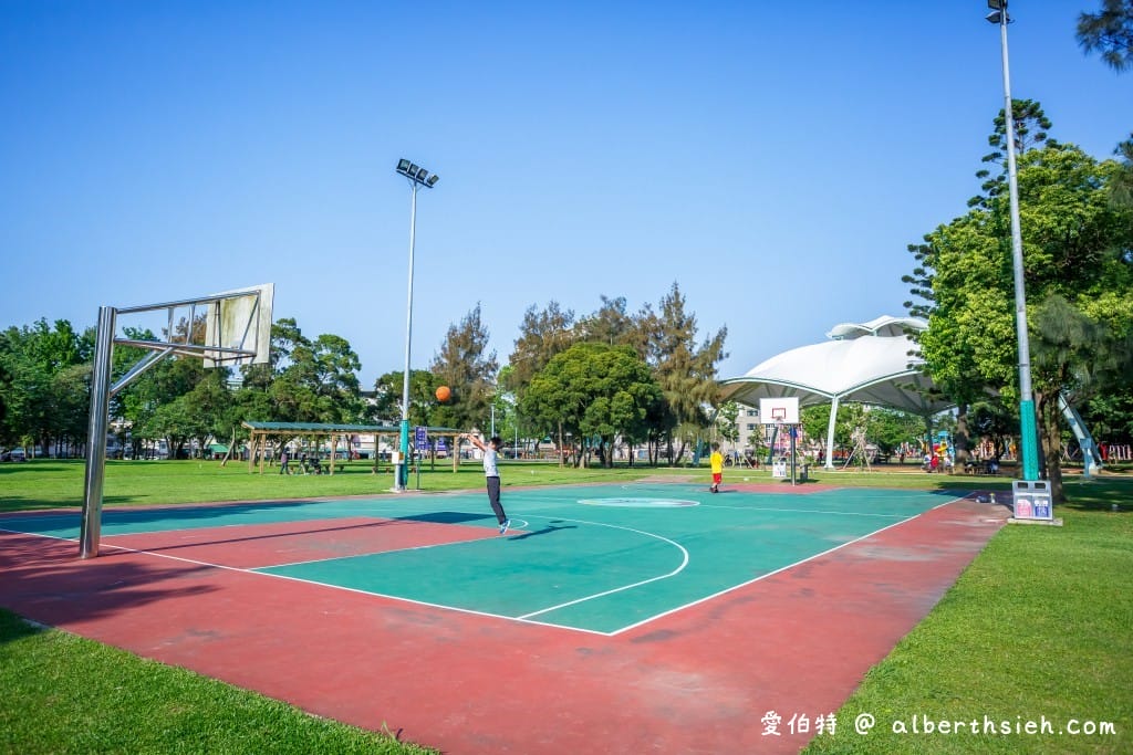 桃園中壢景點．龍岡森林公園（兒童遊樂區、大草原、樹木、乾淨的空氣，適合全家出遊的好去處）