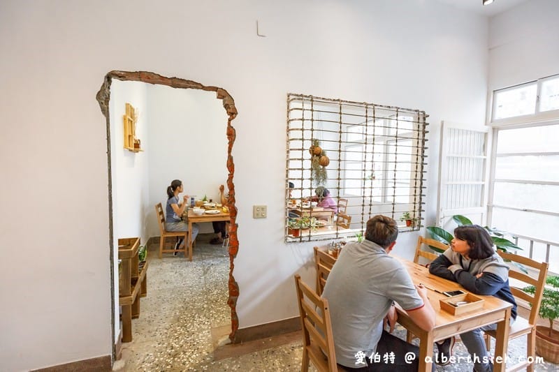 阿含thai．龍岡忠貞市場美食（文青風格的泰式料理，酸辣海鮮炒MAMA麵好好吃）