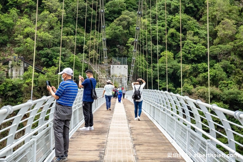 太魯閣布洛灣吊橋(山月吊橋).花蓮秀林景點(現場排隊免預約,跨越立霧溪,離溪谷落差最大,深跨比最高的峽谷吊橋) - 第25張圖 太魯閣布洛灣吊橋(山月吊橋).花蓮秀林景點(現場排隊免預約,跨越立霧溪,離溪谷落差最大,深跨比最高的峽谷吊橋)