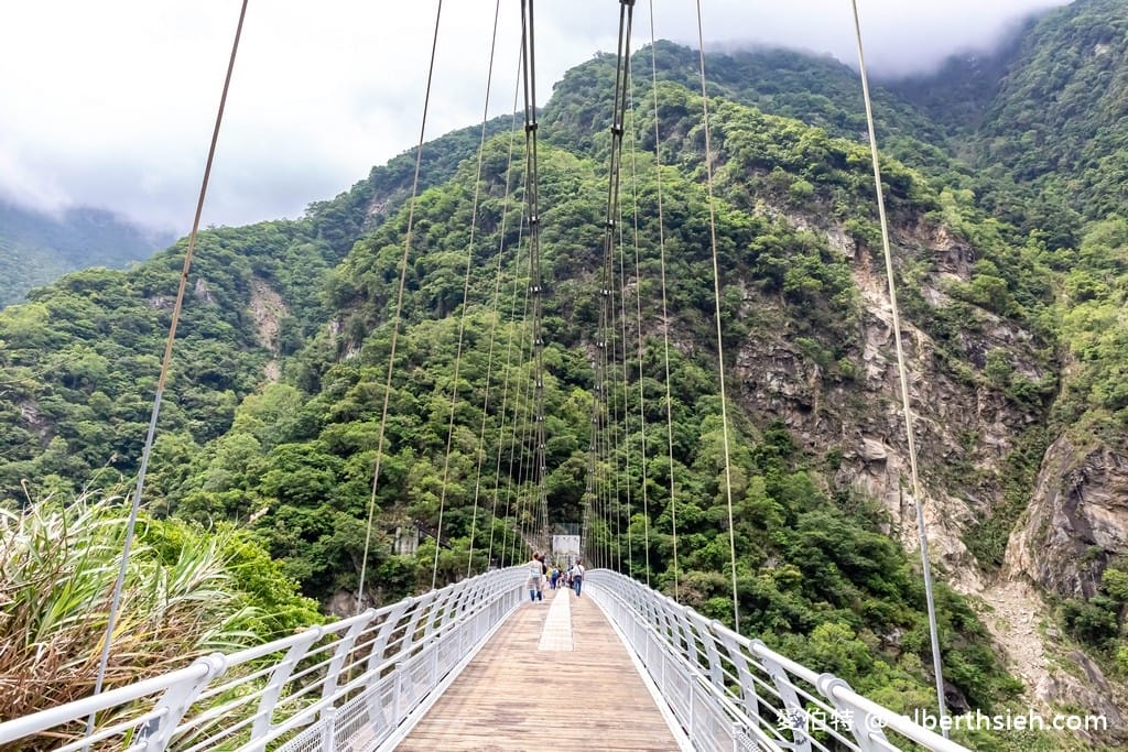 太魯閣布洛灣吊橋(山月吊橋).花蓮秀林景點(現場排隊免預約,跨越立霧溪,離溪谷落差最大,深跨比最高的峽谷吊橋) - 第14張圖 太魯閣布洛灣吊橋(山月吊橋).花蓮秀林景點(現場排隊免預約,跨越立霧溪,離溪谷落差最大,深跨比最高的峽谷吊橋)