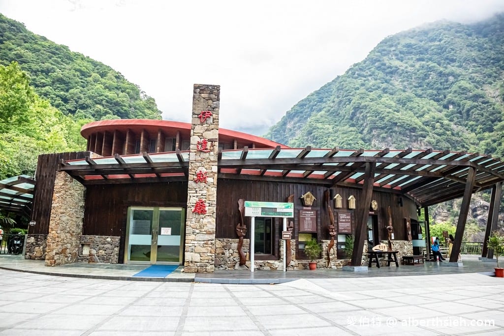 太魯閣布洛灣吊橋(山月吊橋).花蓮秀林景點(現場排隊免預約,跨越立霧溪,離溪谷落差最大,深跨比最高的峽谷吊橋) - 第7張圖 太魯閣布洛灣吊橋(山月吊橋).花蓮秀林景點(現場排隊免預約,跨越立霧溪,離溪谷落差最大,深跨比最高的峽谷吊橋)