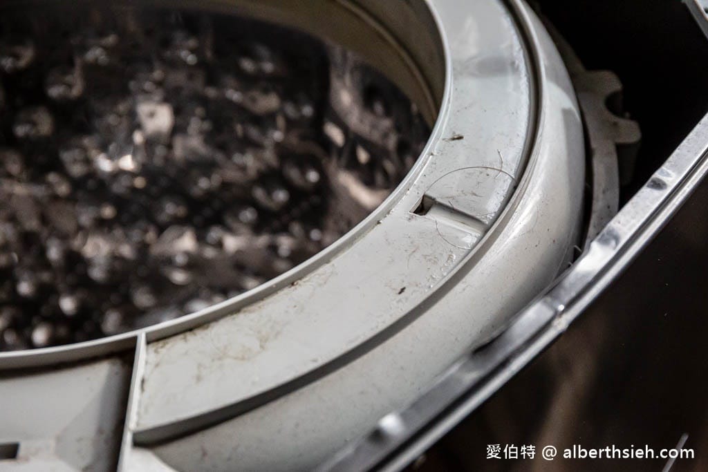 洗衣機真的有那麼髒？只靠洗衣機清洗劑絕對不夠！開箱五年沒洗的洗衣機 FT.小川職人洗衣機清洗