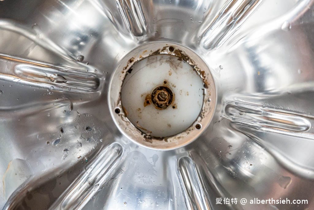 洗衣機真的有那麼髒？只靠洗衣機清洗劑絕對不夠！開箱五年沒洗的洗衣機 FT.小川職人洗衣機清洗