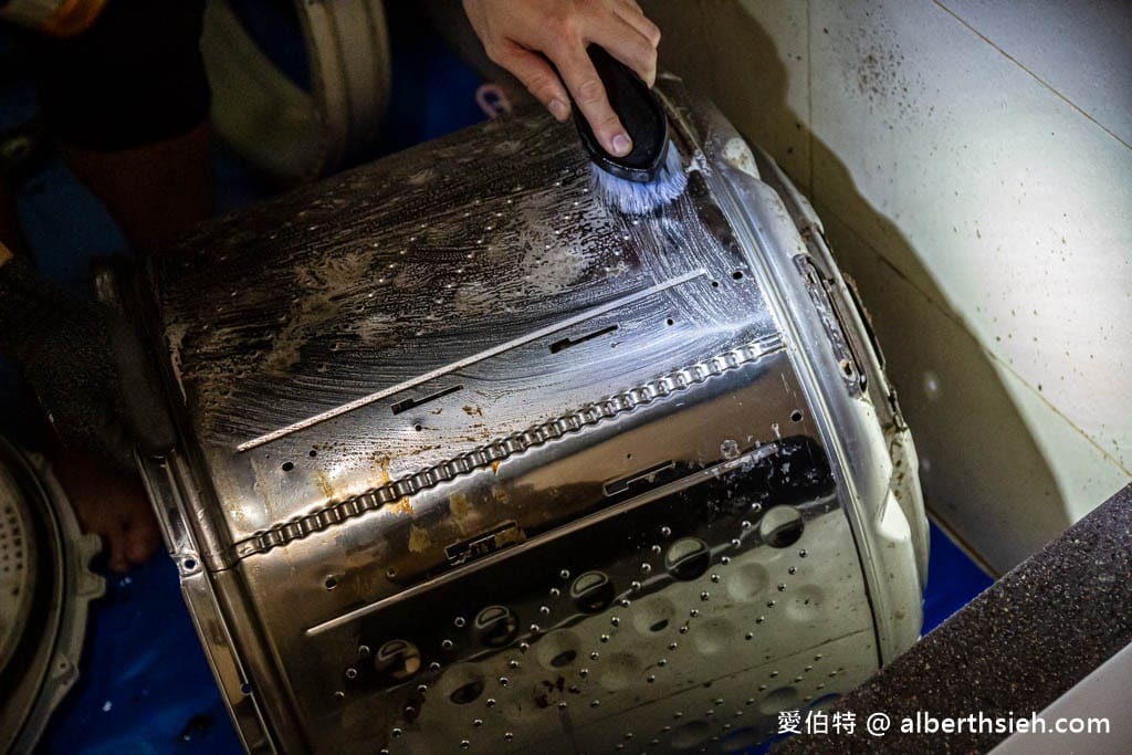 洗衣機真的有那麼髒？只靠洗衣機清洗劑絕對不夠！開箱五年沒洗的洗衣機 FT.小川職人洗衣機清洗